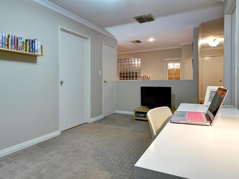 4 Shropshire Crescent, Butler WA 6036