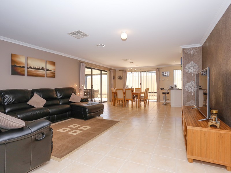 14 Crown Point Crescent, Butler WA 6036