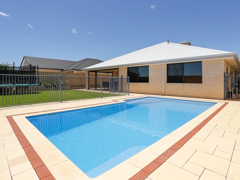 14 Crown Point Crescent, Butler WA 6036