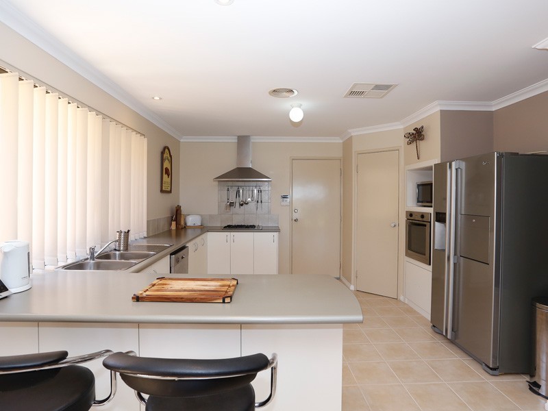 14 Crown Point Crescent, Butler WA 6036