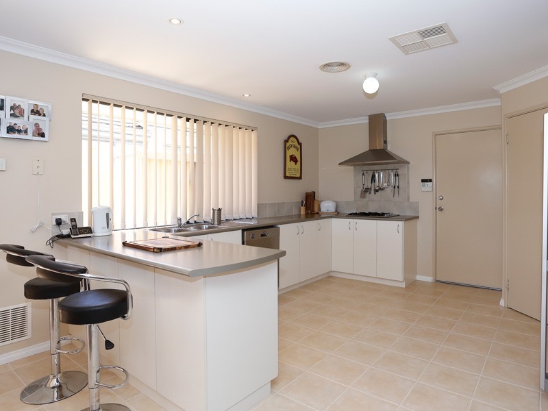 14 Crown Point Crescent, Butler WA 6036