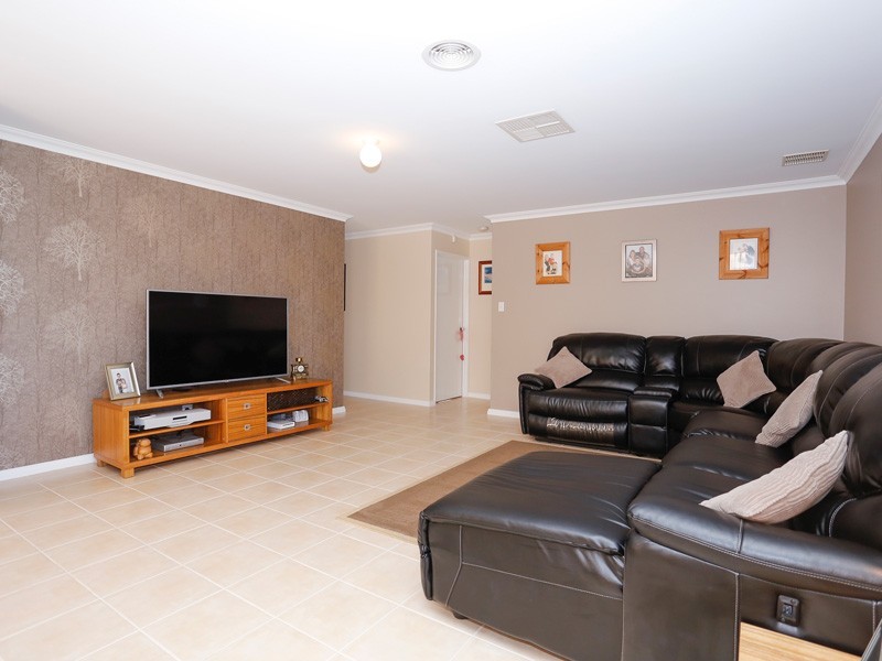 14 Crown Point Crescent, Butler WA 6036