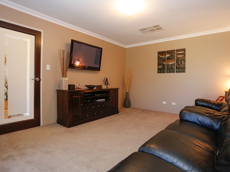 14 Crown Point Crescent, Butler WA 6036