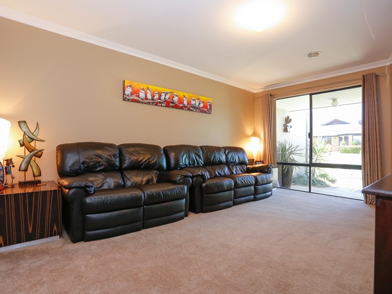 14 Crown Point Crescent, Butler WA 6036