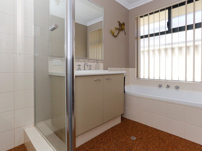 14 Crown Point Crescent, Butler WA 6036