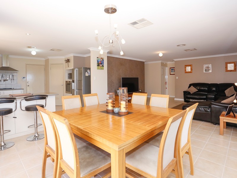 14 Crown Point Crescent, Butler WA 6036