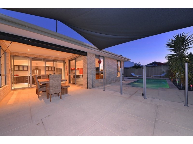 8 Leighton Gardens, Tapping WA 6065