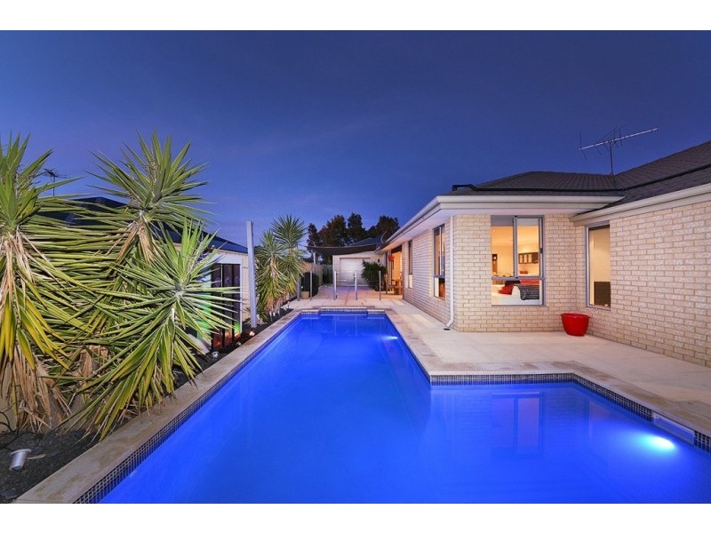 8 Leighton Gardens, Tapping WA 6065