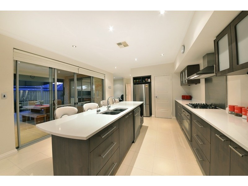 8 Leighton Gardens, Tapping WA 6065