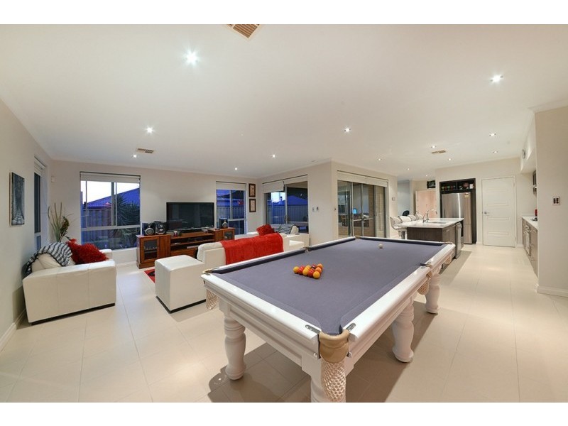 8 Leighton Gardens, Tapping WA 6065