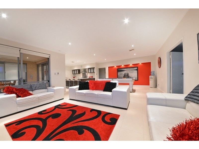 8 Leighton Gardens, Tapping WA 6065