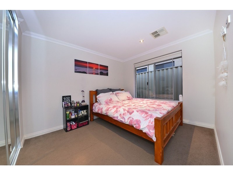 8 Leighton Gardens, Tapping WA 6065