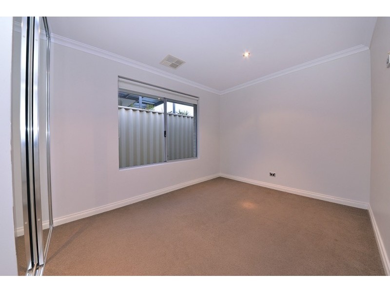 8 Leighton Gardens, Tapping WA 6065