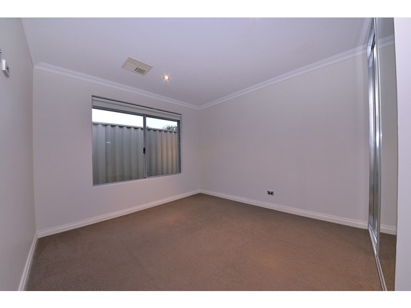 8 Leighton Gardens, Tapping WA 6065