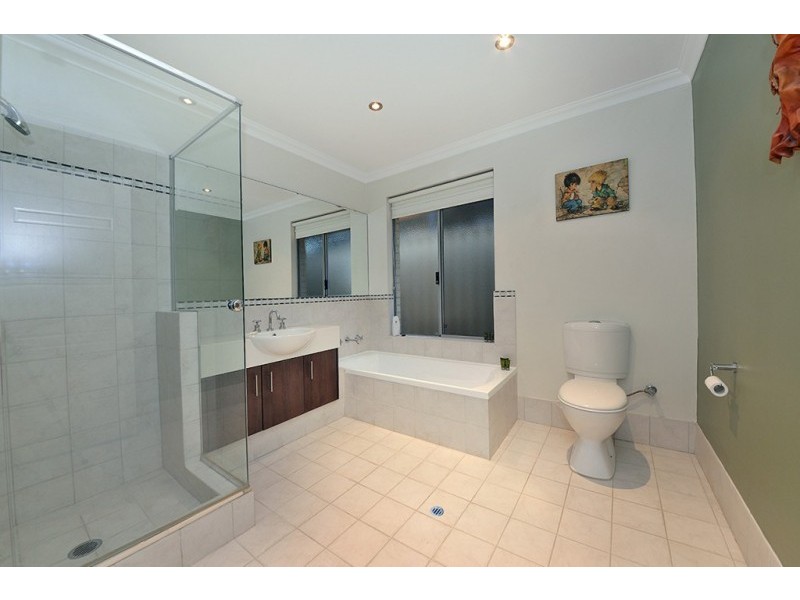 8 Leighton Gardens, Tapping WA 6065