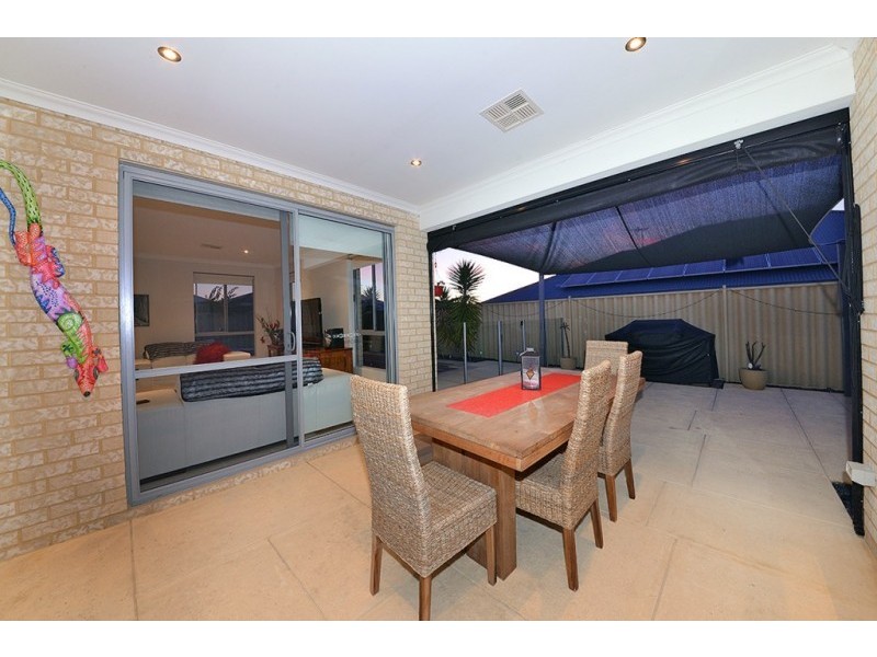 8 Leighton Gardens, Tapping WA 6065