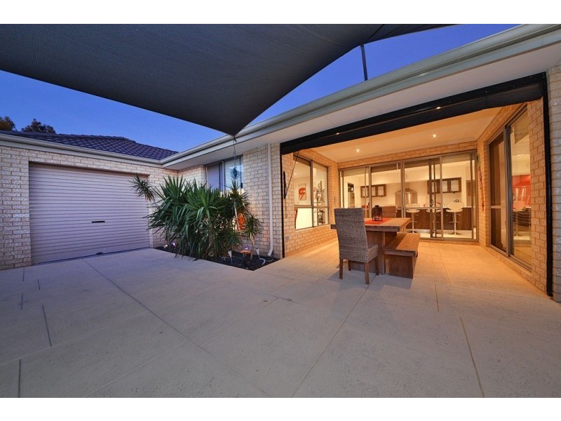 8 Leighton Gardens, Tapping WA 6065