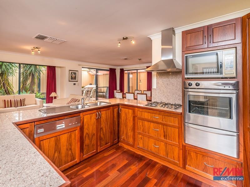 14 Woodlake Retreat, Kingsley WA 6026