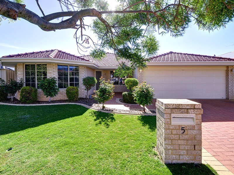 5 Urquhart Way, Hocking WA 6065