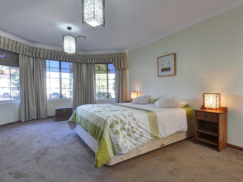 5 Urquhart Way, Hocking WA 6065