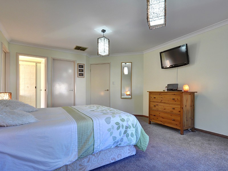 5 Urquhart Way, Hocking WA 6065