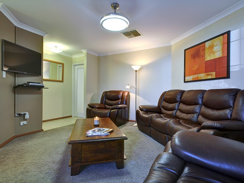 5 Urquhart Way, Hocking WA 6065