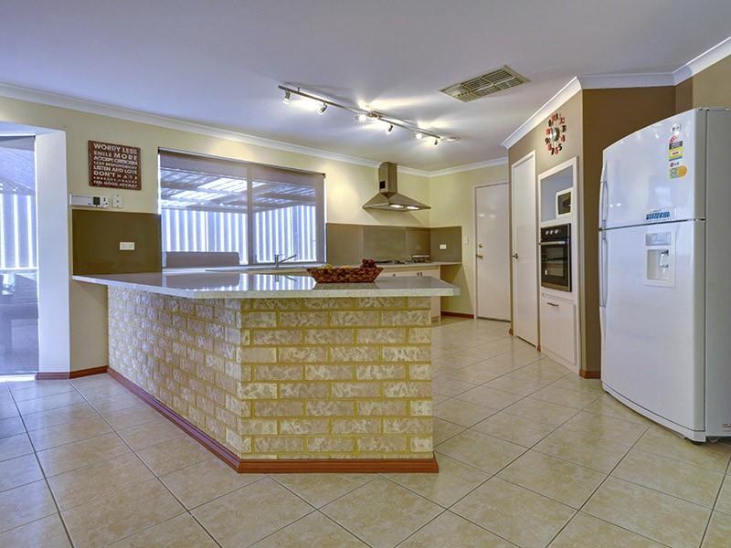 5 Urquhart Way, Hocking WA 6065