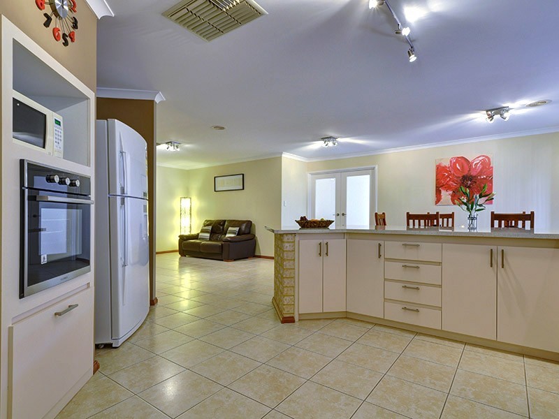 5 Urquhart Way, Hocking WA 6065