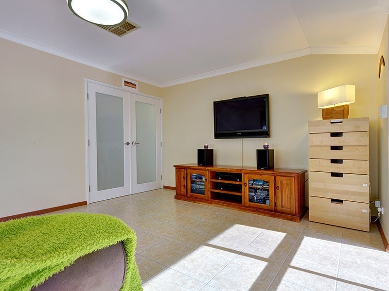 5 Urquhart Way, Hocking WA 6065