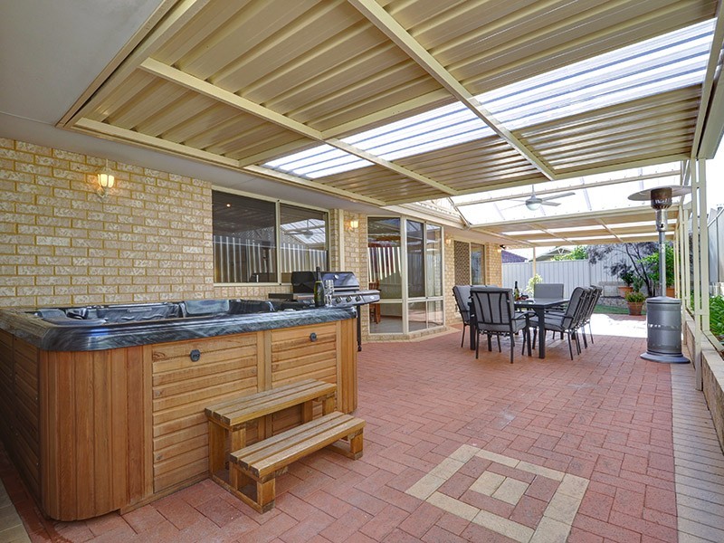 5 Urquhart Way, Hocking WA 6065