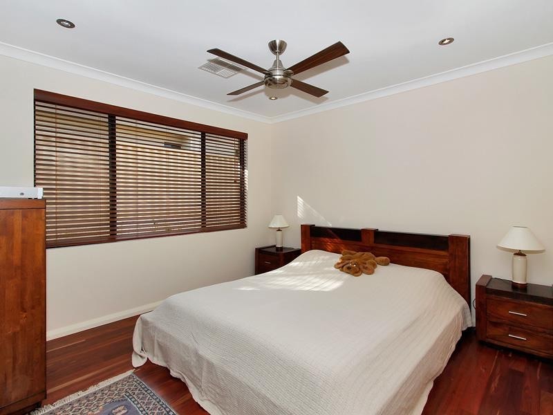 22 St Lucia Road, Iluka WA 6028