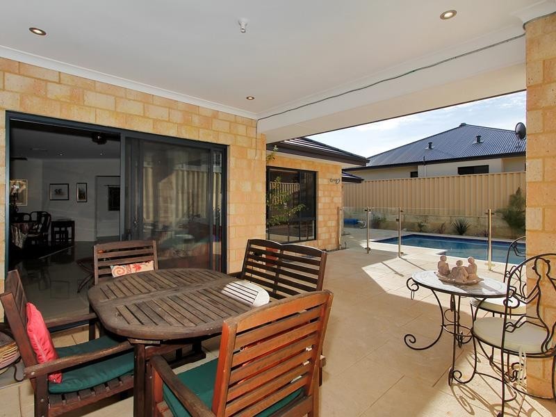 22 St Lucia Road, Iluka WA 6028