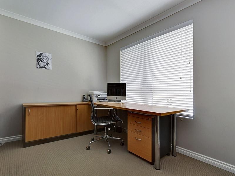 15 Chalkwell Bend, Landsdale WA 6065