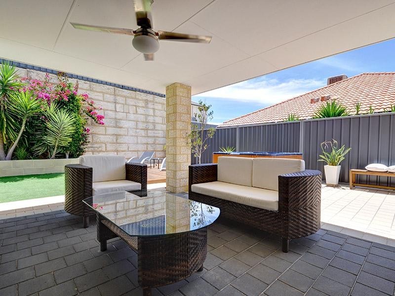 15 Chalkwell Bend, Landsdale WA 6065