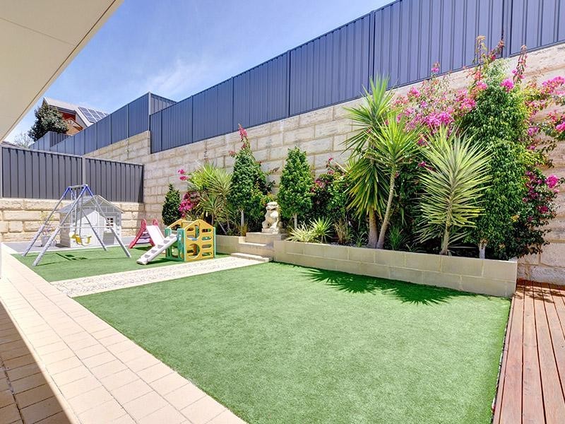 15 Chalkwell Bend, Landsdale WA 6065