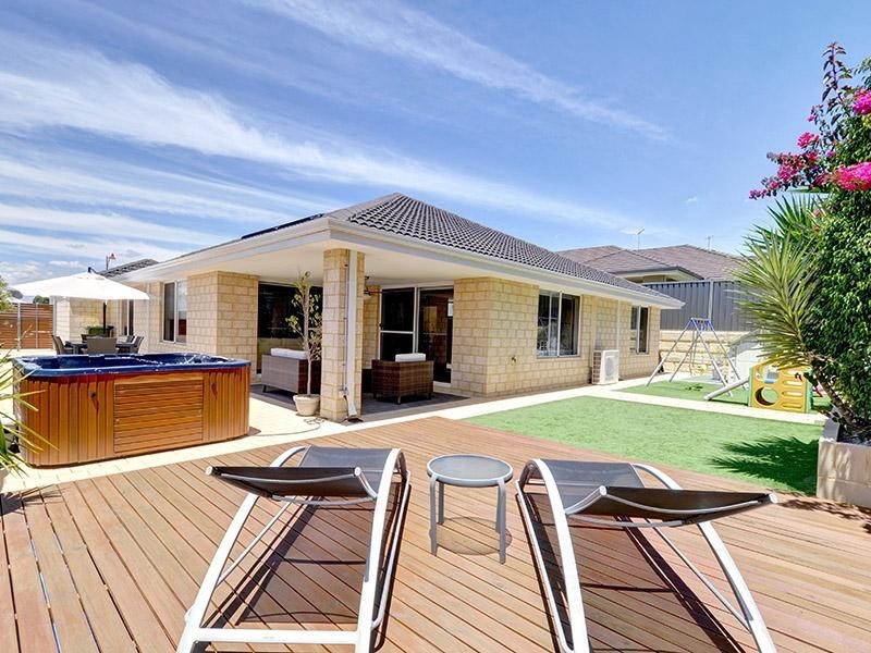 15 Chalkwell Bend, Landsdale WA 6065