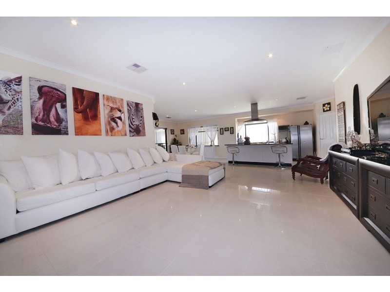 27 Vincent Rd, Sinagra WA 6065