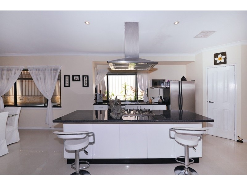 27 Vincent Rd, Sinagra WA 6065