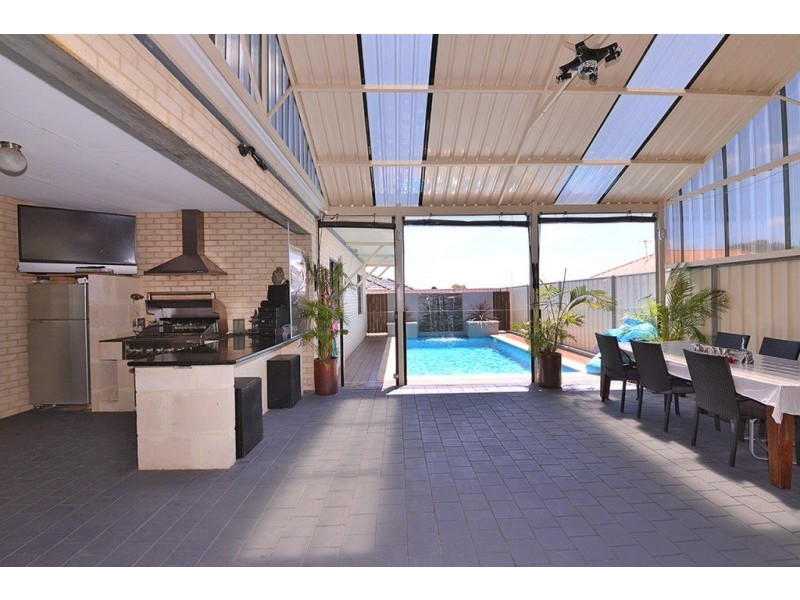 27 Vincent Rd, Sinagra WA 6065