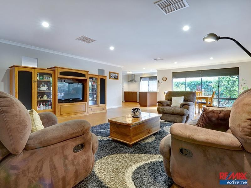 11 Lynnburn Pass*, Carramar WA 6031