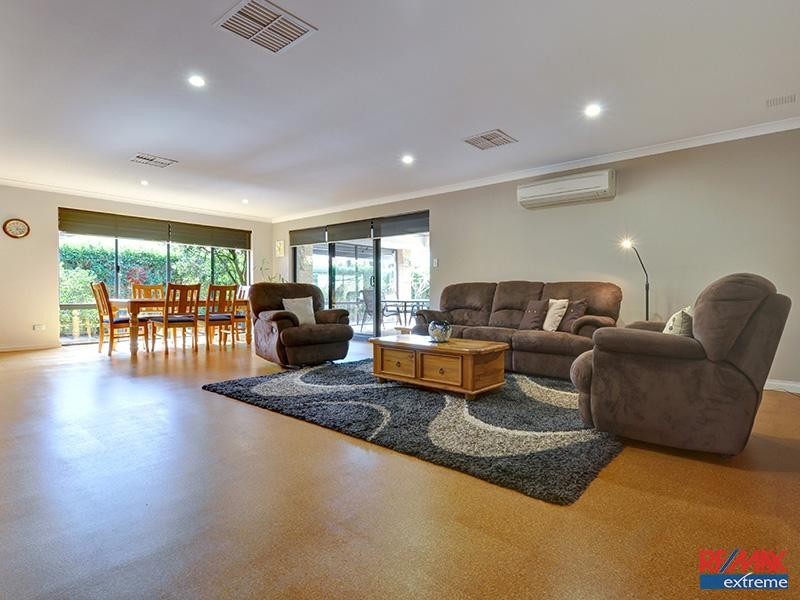 11 Lynnburn Pass*, Carramar WA 6031