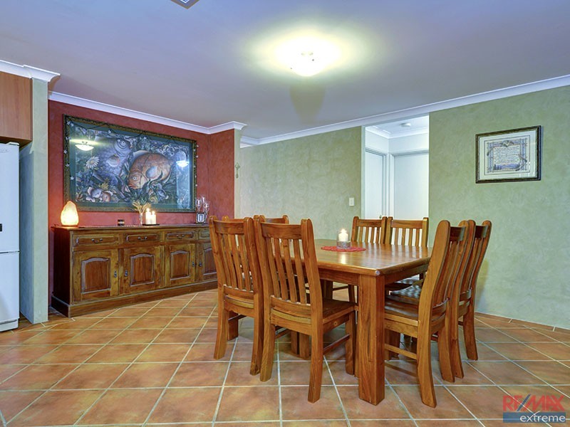 17 Kensington Way, Pearsall WA 6065