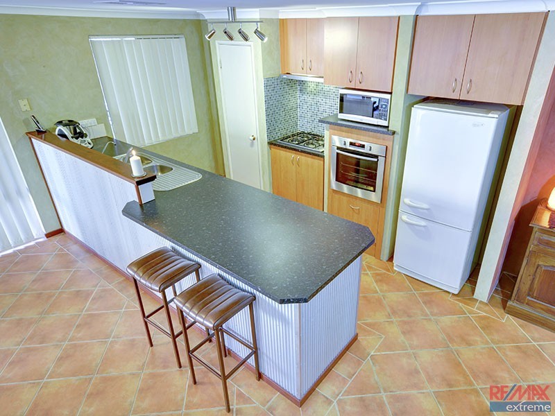 17 Kensington Way, Pearsall WA 6065