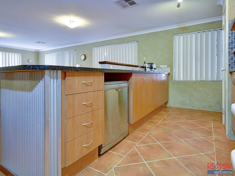 17 Kensington Way, Pearsall WA 6065