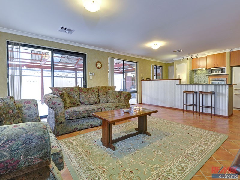 17 Kensington Way, Pearsall WA 6065