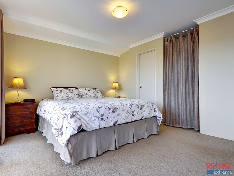 17 Kensington Way, Pearsall WA 6065