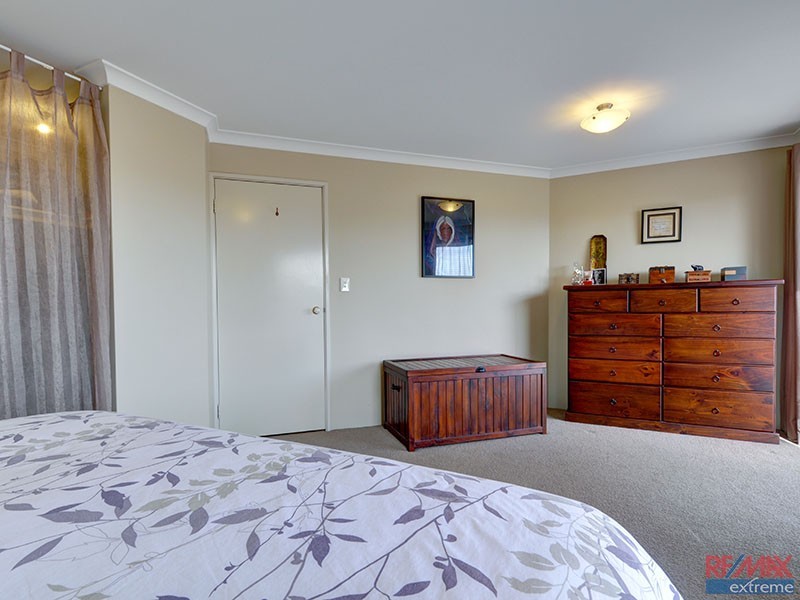 17 Kensington Way, Pearsall WA 6065