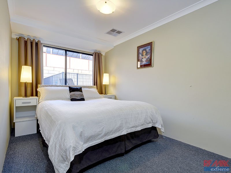 17 Kensington Way, Pearsall WA 6065