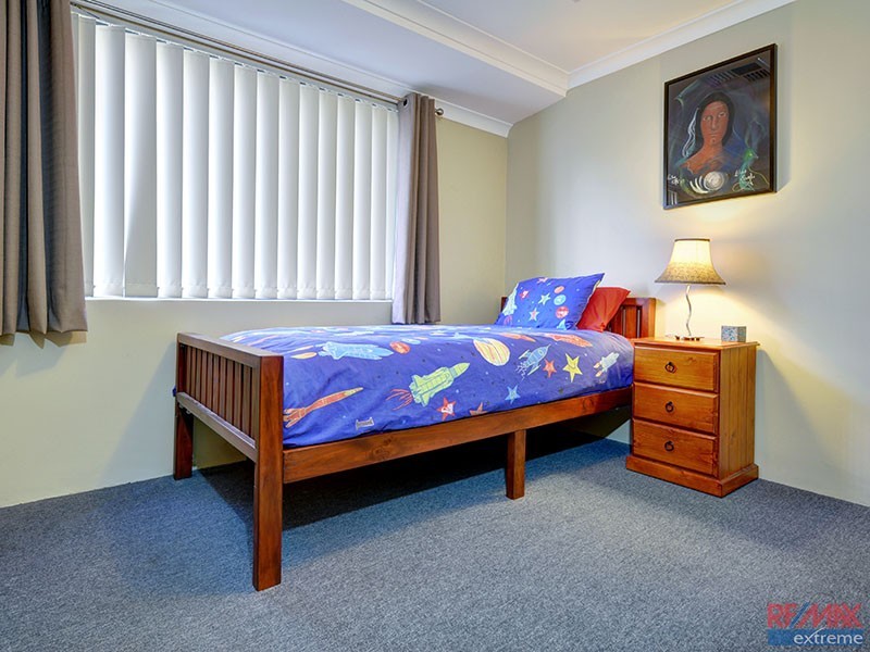 17 Kensington Way, Pearsall WA 6065