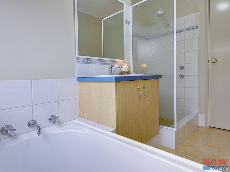 17 Kensington Way, Pearsall WA 6065